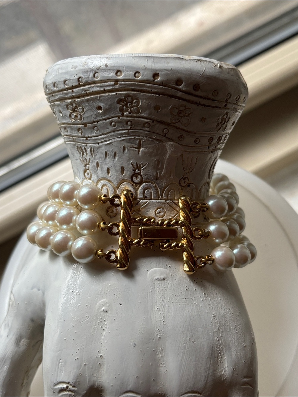 ⚫️Vintage 3 Strand Faux Pearls With Gold & Rhinestone Accents - Picture 4 of 8
